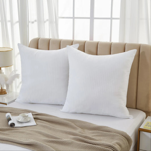 Meeallhome Lot de 2 Oreillers en Microfibre Respirante avec Garnissage Synthétique Imitation Duvet à Rayures Satinées 65x65cm Blanc