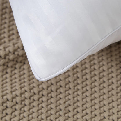 Meeallhome Lot de 2 Oreillers en Microfibre Respirante avec Garnissage Synthétique Imitation Duvet à Rayures Satinées 65x65cm Blanc