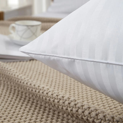Meeallhome Lot de 2 Oreillers en Microfibre Respirante avec Garnissage Synthétique Imitation Duvet à Rayures Satinées 65x65cm Blanc